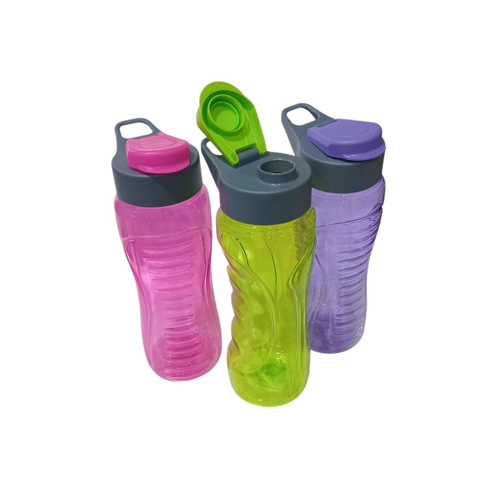 BOTELLA PLASTICA ESTILO DEPORTIVA 600ML CON TAPA Y AGARRE